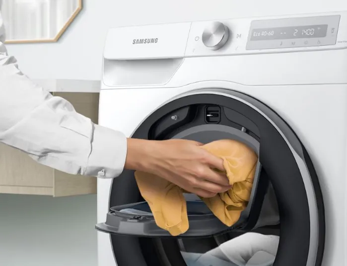 Lavatrice AI Control Addwash con Ecodosatore 9 Kg WW90T684DLH/S3 di Samsung